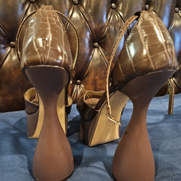 Platform heels - Picture 3 of 4